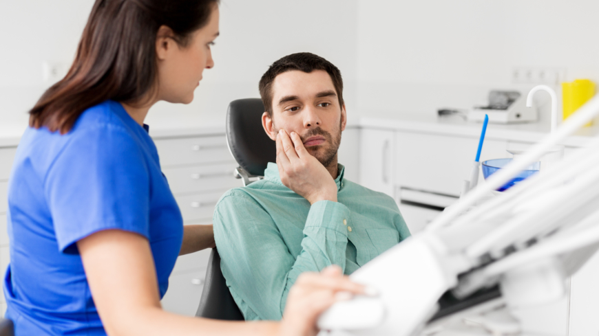 Nästan samtliga regioner redovisar brist på tandläkare, psykologer och läkare. Foto: Shutterstock